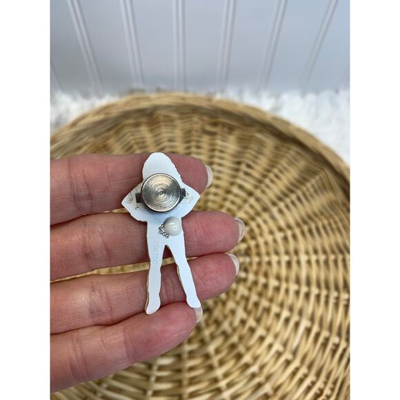 Wonder Woman Magnet Back Screws Off - Picture 3 of 4